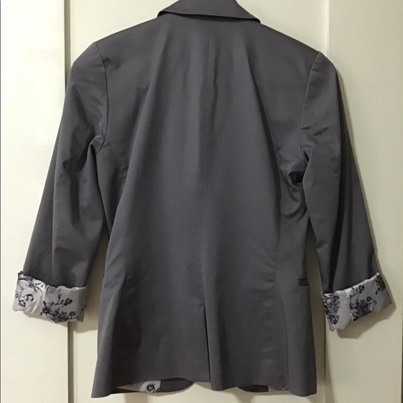 H&M gray blazer - black &white pattern lining - 2 - Picture 5 of 5